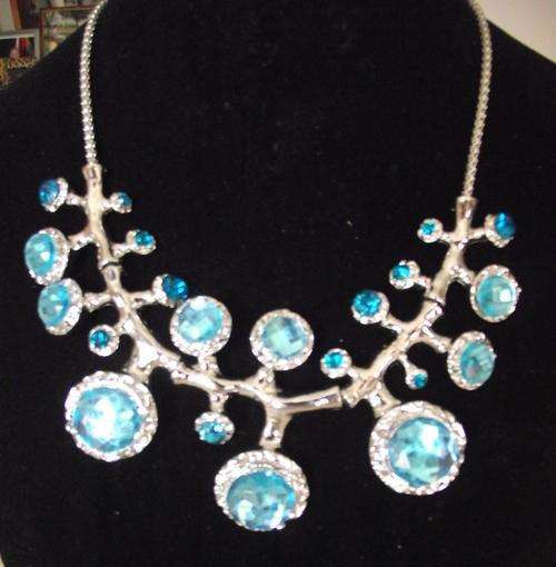 **BACK BY DEMAND***Lovely  Turquoise  & Clear crystals Necklace