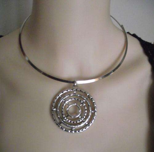 Lovely Tibetan Silver Choker & Pendant Necklace