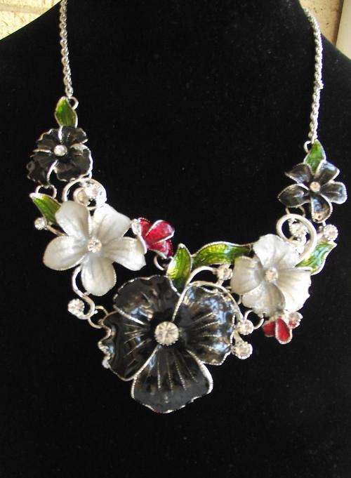 GORGEOUS ENAMELED FLOWERS NECKLACE