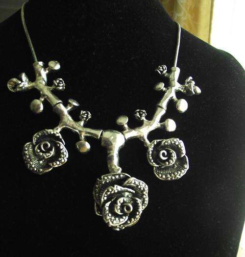 Gorgeous Tibet Style Roses Necklace