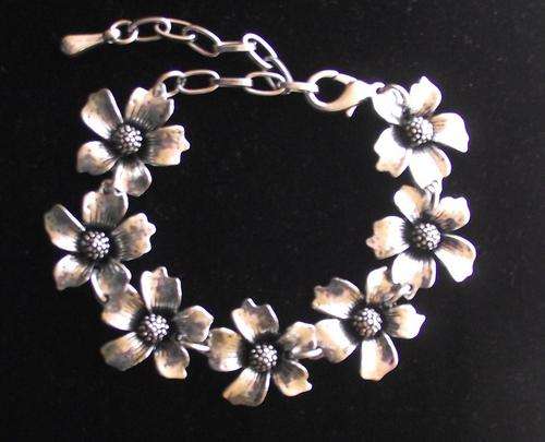 GORGEOUS  TIBET SILVER FLOWERS BRACELET