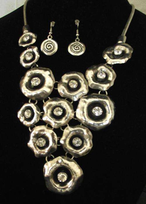 Excuisite Tibet Silver Bib  Necklace & Earrings Set
