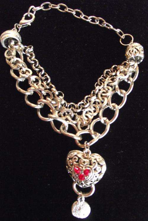 **NEW**  Beautiful Chains & Heart Red  Rhinestones Bracelet