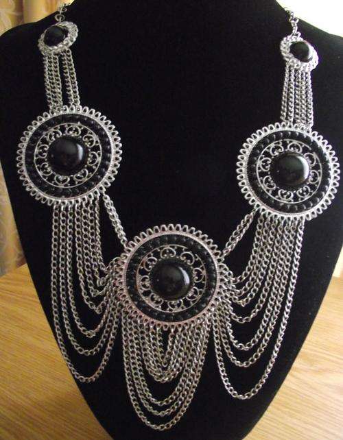AMAZING SILVER & BACK SCOLLOPED CHAINS NECKLACE