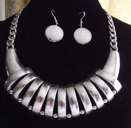 Excuisite Tibetan Silver Necklace & Earrings Set