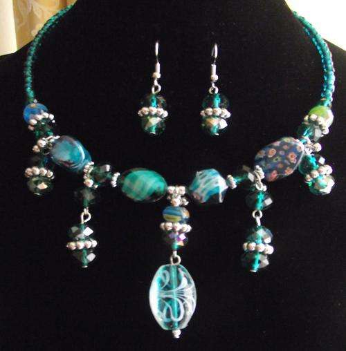 Beautiful Turquoise Glass Beads & Crystals Choker Necklace & Earrings Set