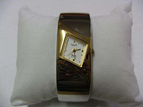 ***EXCELLENT!!!***SWISS DESIGNED OMAX SILVER AND GOLD BANGLE WATCH!!!