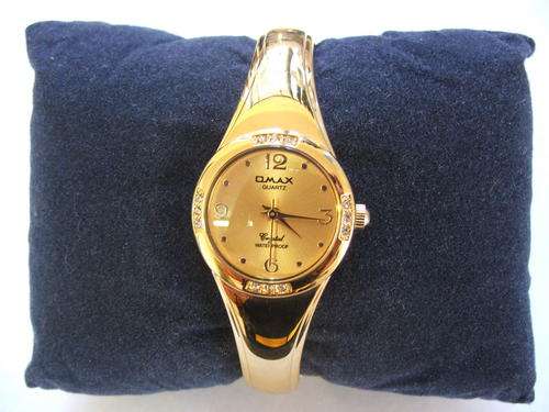 ***NEW!!!****VERY CHARMING!!!***SWISS DESIGNED OMAX GOLD BANGLE WATCH WITH GENUINE CRYSTALS!!!