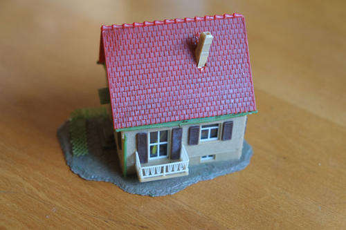 HO scale model house