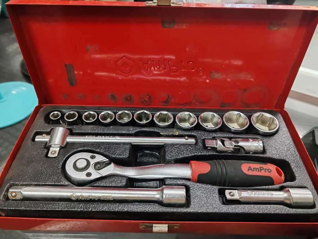 Ampro - 16 Piece 3/8` Dr. 6PT Socket Set (Metric)