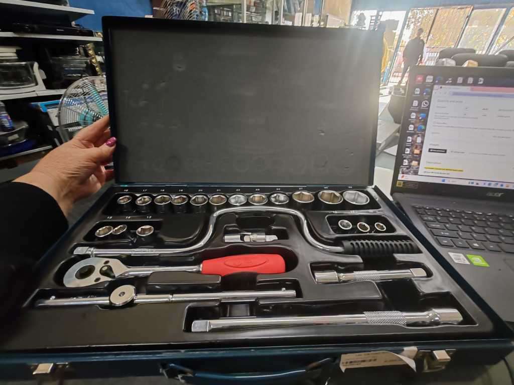 JETECH SK1/2-24 S 1/2` DR 24 PIECE METRIC SOCKET SET IN METAL CASE