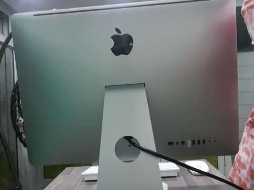 21.5inc iMacOS High Sierra 2011- On Auction Now!!!