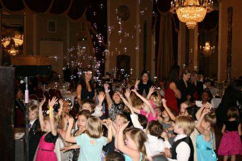 Automatic Deluxe 16 Wand Bubble Maker Machine Auto Blower For DJ Party Kids Fun