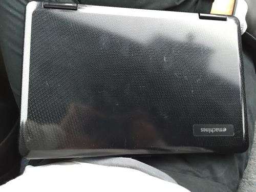 eMachines Laptop E525-2632 Intel Celeron 900 (2.2 GHz) 2 GB Memory 320 GB HDD