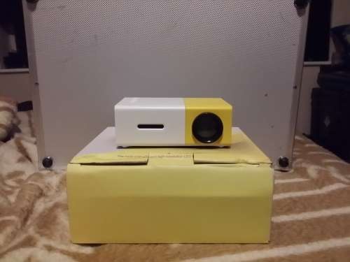 Portable HD LED Projector Laptop Home Cinema Theater USB/SD/AV/HDMI tested and working