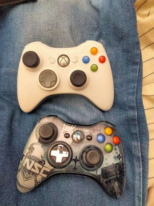 Lot of ps3 move and 360 controllers