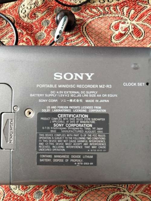 Sony minidisc Walkman player/recorder with headphone control working