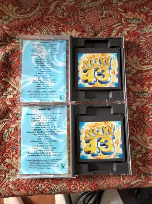 Sony minidisc Walkman player/recorder with headphone control working