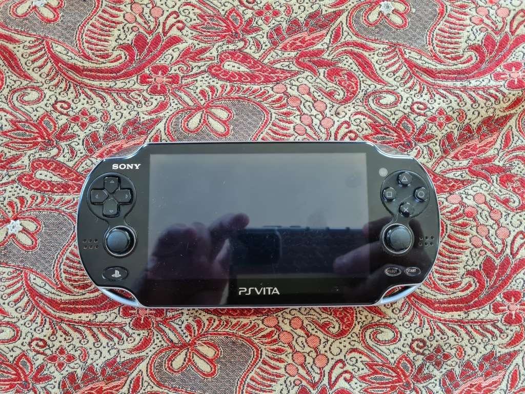 Ps vita 1000 model working.