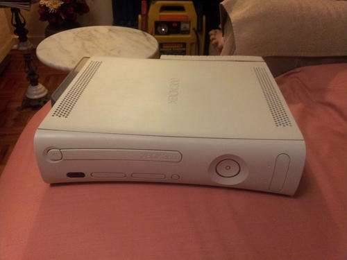 Xbox 360 working 100% with controller and cables