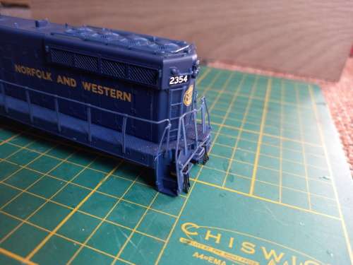 WALTHERS Proto 2000 EMD GM SD7 Body Shell Damaged HO Scale - 1/87