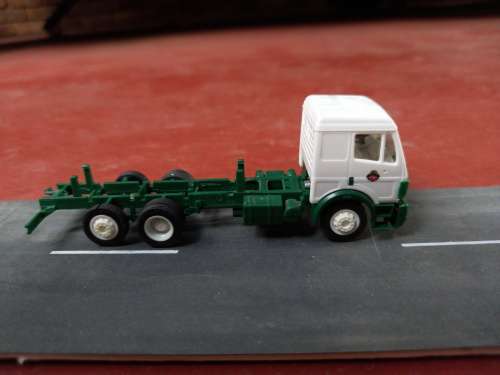 HERPA Mercedes-Benz Chassis Cab Truck HO Scale - 1/87