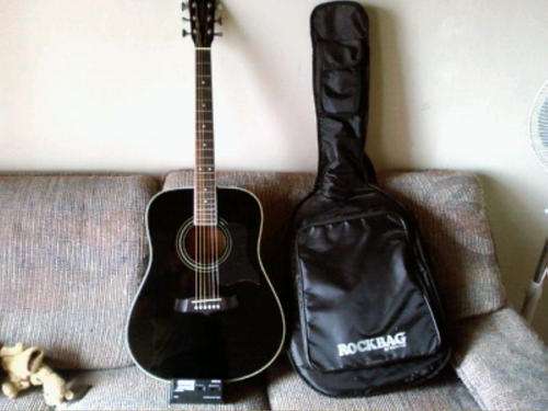 TANGLEWOOD Guitar with tuner and bag