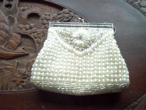BEADED EVENING PURSE.