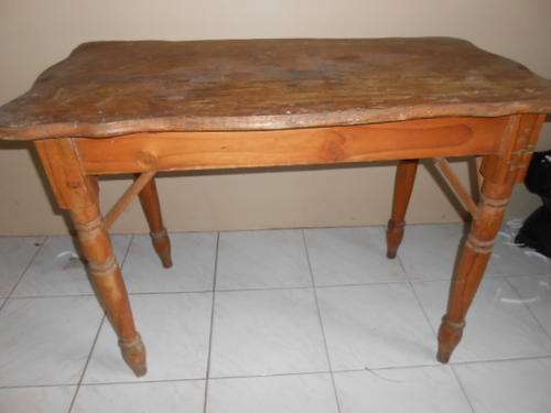 ATTRACTIVE OLD PINE KITCHEN TABLE