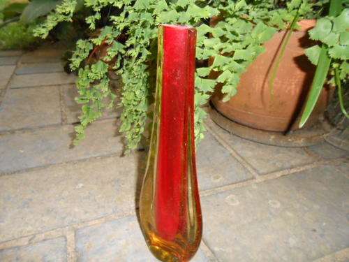 RED GOLD GLASS SPECIMEN VASE.