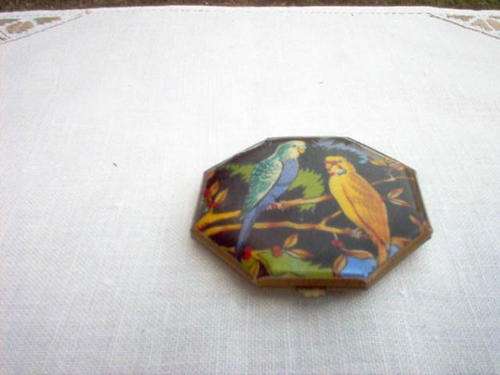 VINTAGE LADIES POWDER COMPACT OCTAGANOL SHAPED