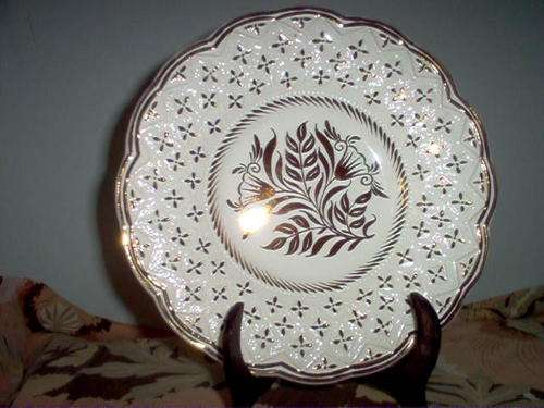 WEDGWOOD PLATE IN WHITE AND GOLD