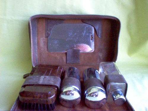 GENTLEMANS TOILET SET