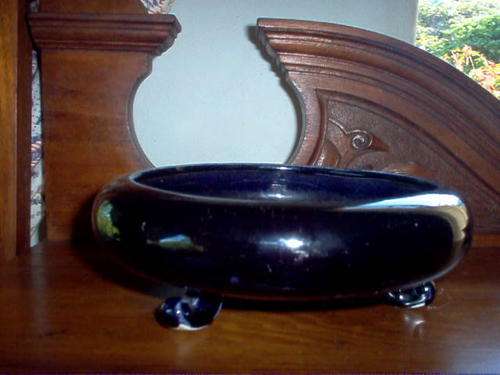 DEEP BLUE THREE FOOTED VASE BY VERMONT