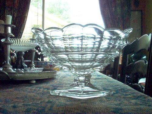 PRESSED GLASS VASE IN THE STYLE OF ART DECO.