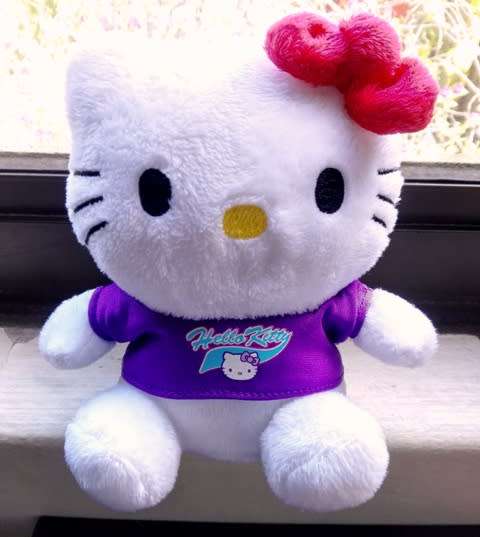 Hello Kitty plush toy with Purple T-shirt.  17cm.
