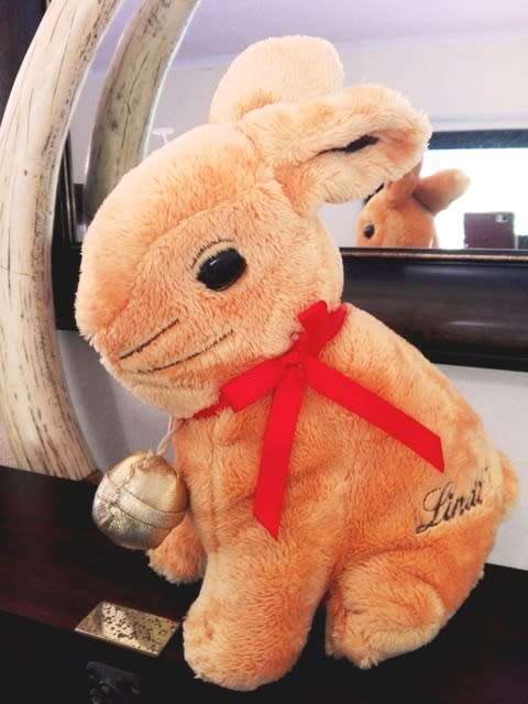 Lindt Lindor* Golden Bunny Rabbitt with secret zip compartment.  24cm.