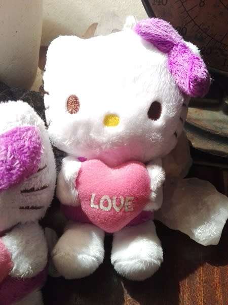 2x Hello Kitty's with Pink Love Hearts.  Plush Toy Doll!