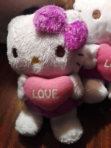 2x Hello Kitty's with Pink Love Hearts.  Plush Toy Doll!