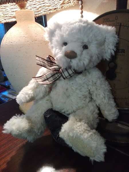 Russ Berrie - Nobbie!  A Beautiful Handmade Bear.  Item 4107.  36cm.