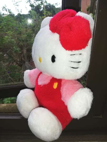 Hello Kitty Plush  Toy Doll!  22cm.