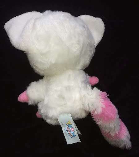 Yoohoo & Friends Pammee the 'Fennec Fox' Beanie Boo Plush Toy with 'Kisses' Badge on chest.