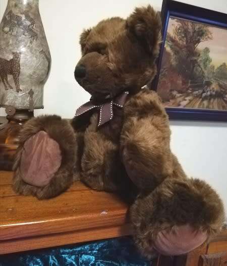 Retired Russ Berrie Item no 23136 - Larz Bear! Beautiful, Soft Classic Bear!