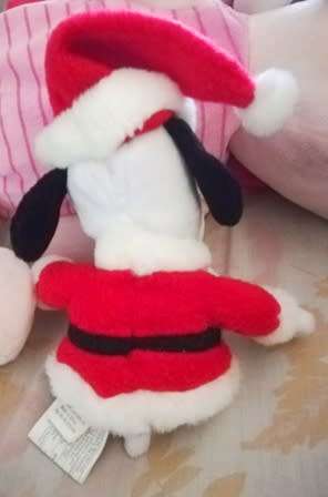 Happiness is a hug from Snoopy! Hallmark Cards Inc Peanuts. Snoopy in a Santa suit! 25cm.
