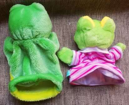 2x Funky Frogs Plush Hand Puppets!