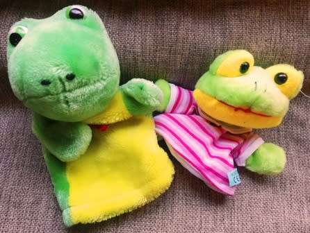 2x Funky Frogs Plush Hand Puppets!