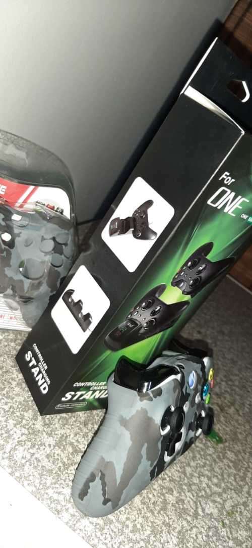 XBOX ONE DUAL REMOTE CHARGING DOCK COMBO!!+2 RECHARGABLE XBOX BATTERES+CAMO COVER !!#FRIDAYSALE!!