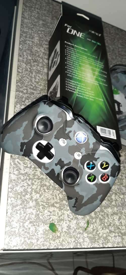 XBOX ONE DUAL REMOTE CHARGING DOCK COMBO!!+2 RECHARGABLE XBOX BATTERES+CAMO COVER !!#FRIDAYSALE!!