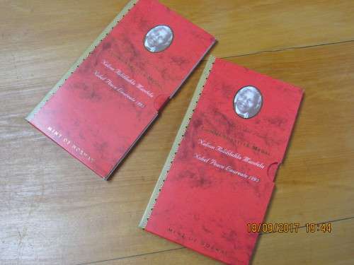 Nelson Mandela Nobel peace prize 1/10th oz fine gold medallion in Red booklet - Mint of Norway