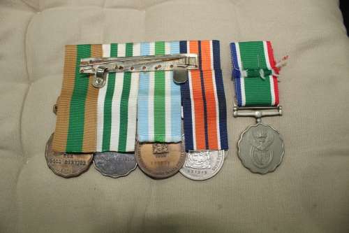 SA Navy medals, badges and uniform - all R 1600!....see below....